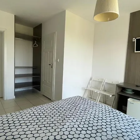Cicha Quarto em Acomodações Particulares *